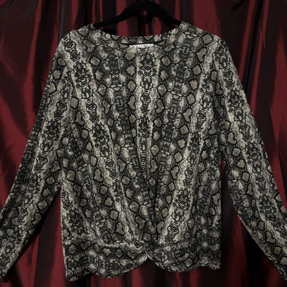 JOY JOY LIGHTWEIGHT SWEATER TOP IN EXCELLENT CONDITION BLACK AND GRAY SIZE LARGE - Picture 1 of 4